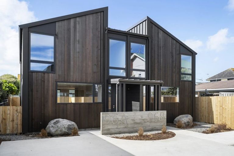 Photo of property in 96b Apu Crescent, Lyall Bay, Wellington, 6022