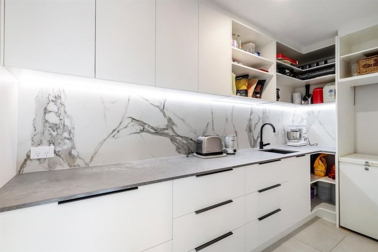 Photo of property in 6 Pennycook Place, Lake Hawea, Wanaka, 9382