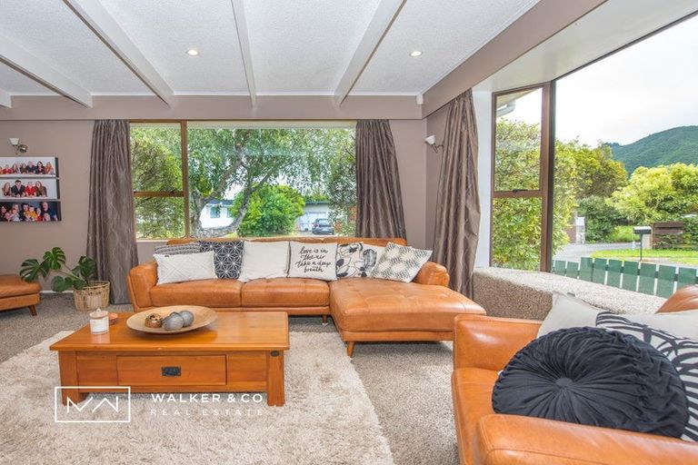 Photo of property in 6 Toledo Grove, Totara Park, Upper Hutt, 5018