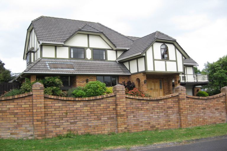 Photo of property in 1 Cumbrian Place, Conifer Grove, Takanini, 2112