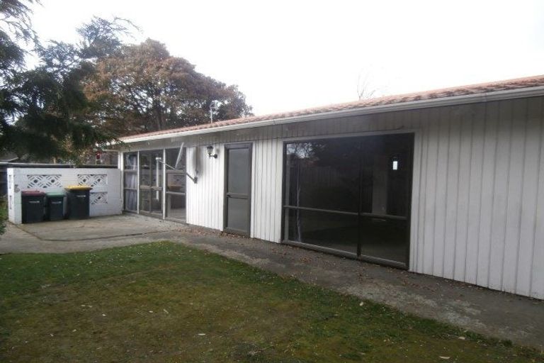 Photo of property in 235 Memorial Avenue, Burnside, Christchurch, 8053