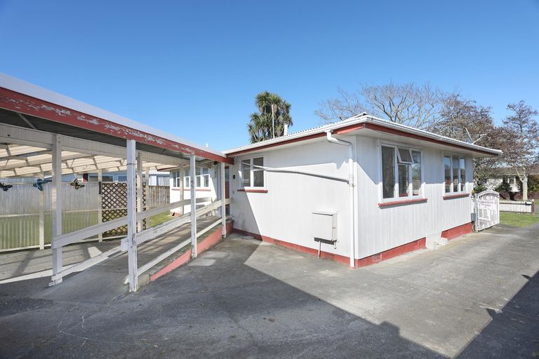Photo of property in 42 Robinson Crescent, Westbrook, Palmerston North, 4412