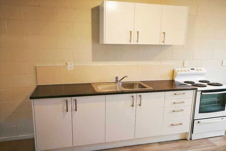 Photo of property in 1 Hinekohu Street, New Lynn, Auckland, 0600