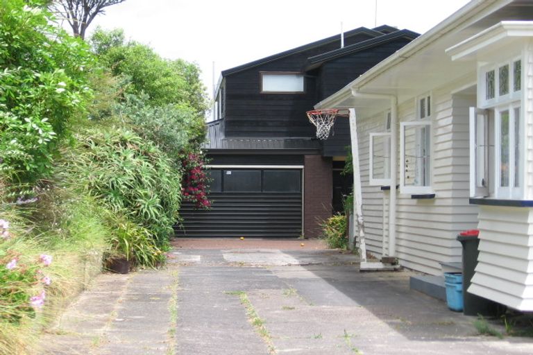 Photo of property in 16b Lynch Street, Point Chevalier, Auckland, 1022