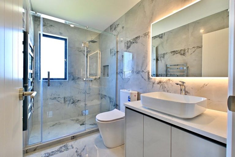 Photo of property in 2a Convair Crescent, Mangere, Auckland, 2022