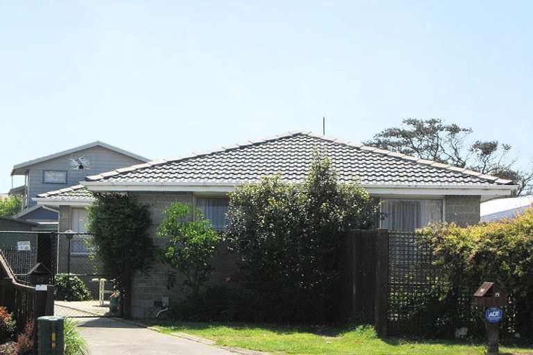 Photo of property in 19 Saint Heliers Crescent, Aranui, Christchurch, 8061