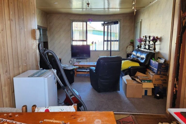 Photo of property in 35 Avenue Road, Foxton, 4814