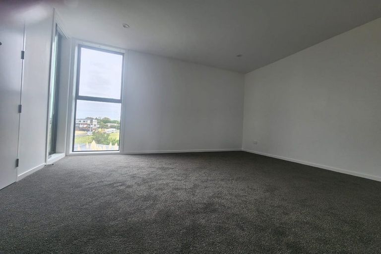 Photo of property in 15 Tiraumea Drive, Pakuranga, Auckland, 2010