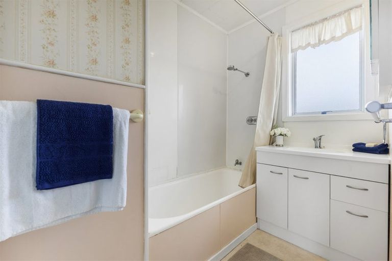 Photo of property in 174 Cascades Road, Pakuranga Heights, Auckland, 2010