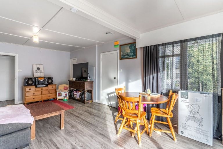 Photo of property in 15 Queen Street, Winton, 9720