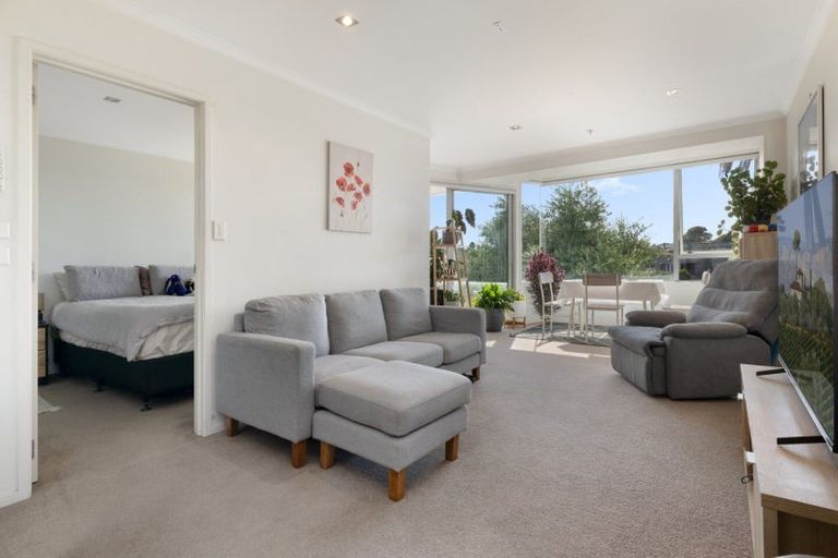 Photo of property in Algarve Apartments, 202/332 Maunganui Road, Mount Maunganui, 3116