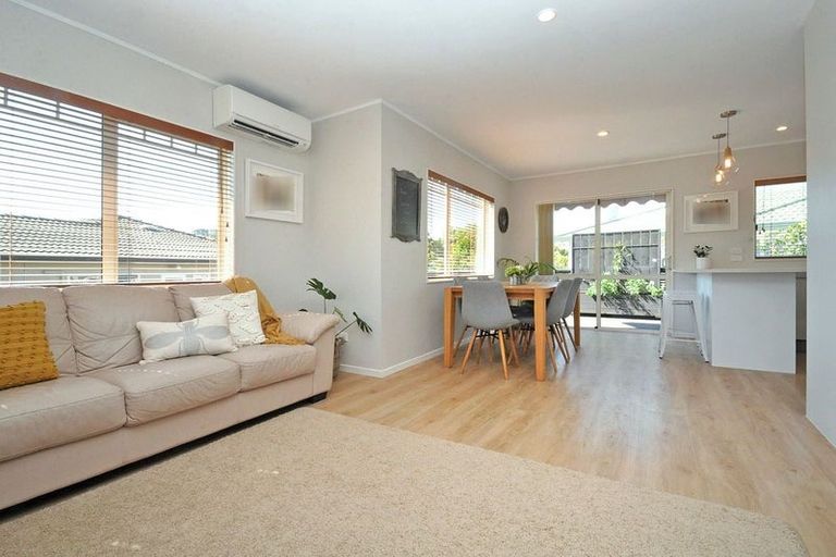 Photo of property in 22a Greta Place, Stanmore Bay, Whangaparaoa, 0932