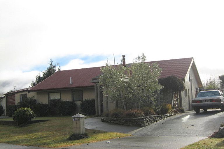 Photo of property in 6 Kawarau Place, Frankton, Queenstown, 9300