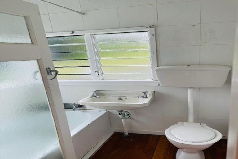 Photo of property in 22 Evans Road, Glen Eden, Auckland, 0602