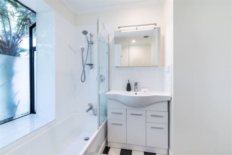 Photo of property in 136 Piha Road, Piha, New Lynn, 0772