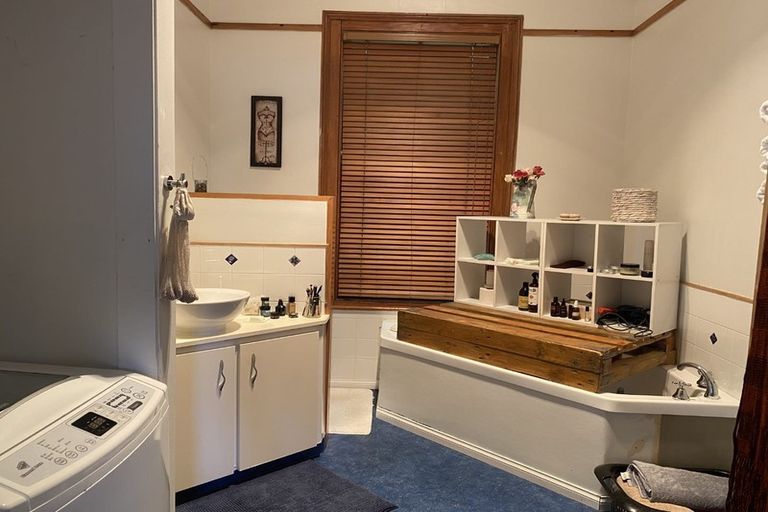 Photo of property in 121 Wellington Street, Picton, 7220