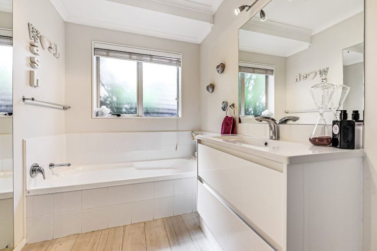 Photo of property in 4 Abergeldie Way, Cambridge, 3434