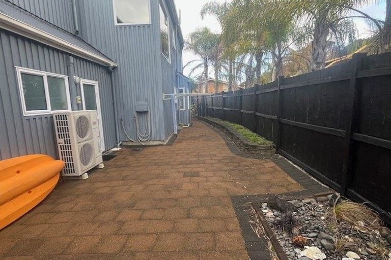 Photo of property in 49b The Esplanade, Eastern Beach, Auckland, 2012