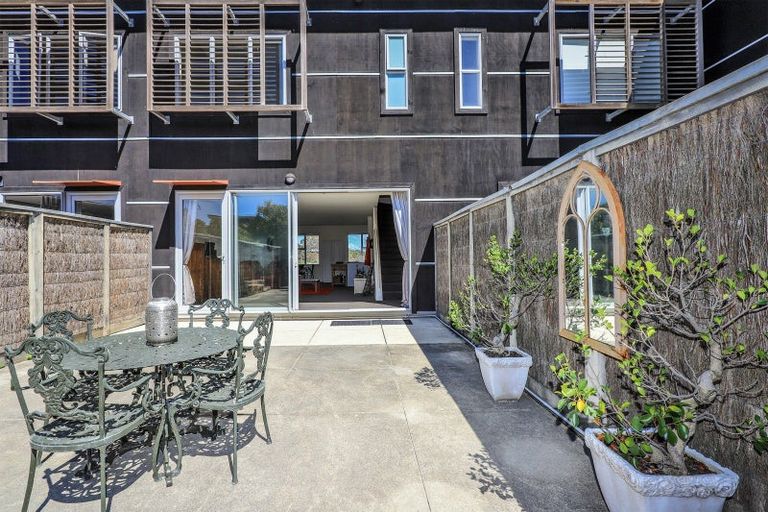 Photo of property in The Terraces, 18/9 Humber Street, Pandora, Napier, 4110