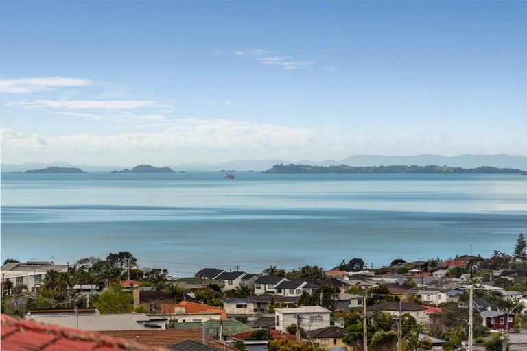 Photo of property in 451 East Coast Road, Murrays Bay, Auckland, 0630
