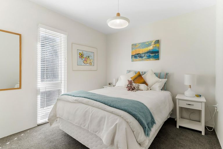 Photo of property in 32/34 Waiwera Place, Waiwera, Orewa, 0994