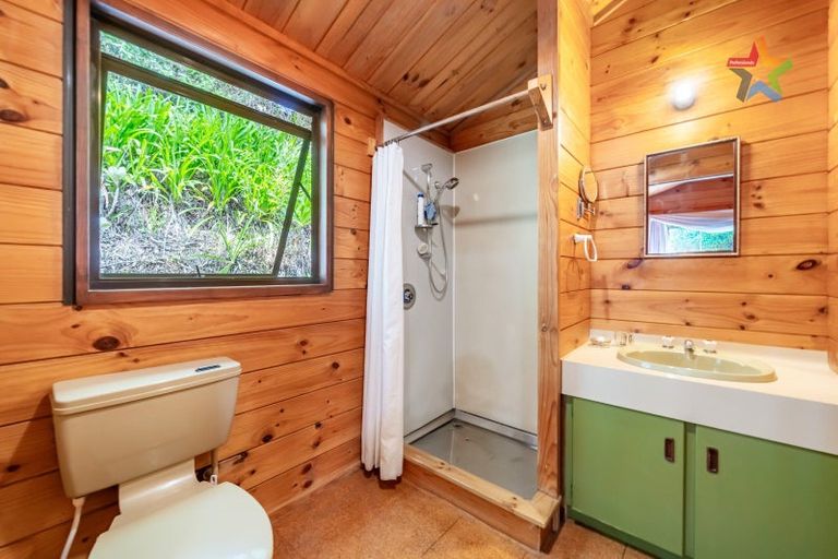 Photo of property in 321 Marine Drive, York Bay, Lower Hutt, 5013