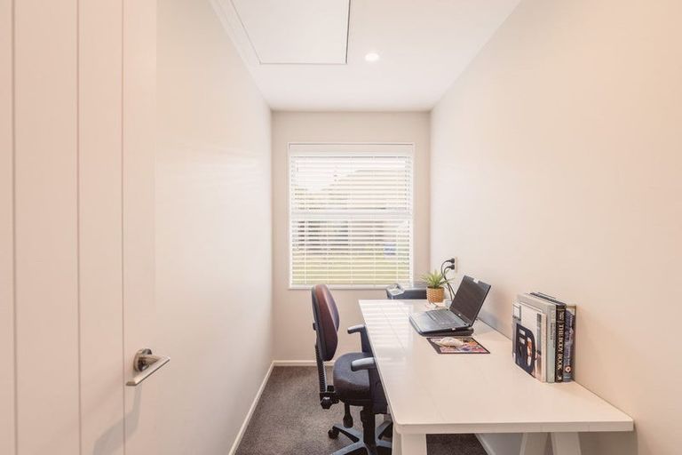 Photo of property in 44 Queenspark Drive, Parklands, Christchurch, 8083