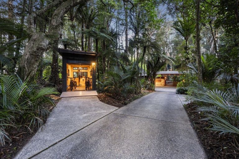 Photo of property in 186b Woodlands Park Road, Titirangi, Auckland, 0604