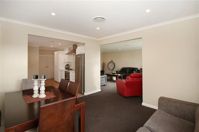 Photo of property in 15 Centennial Drive, Hokowhitu, Palmerston North, 4410