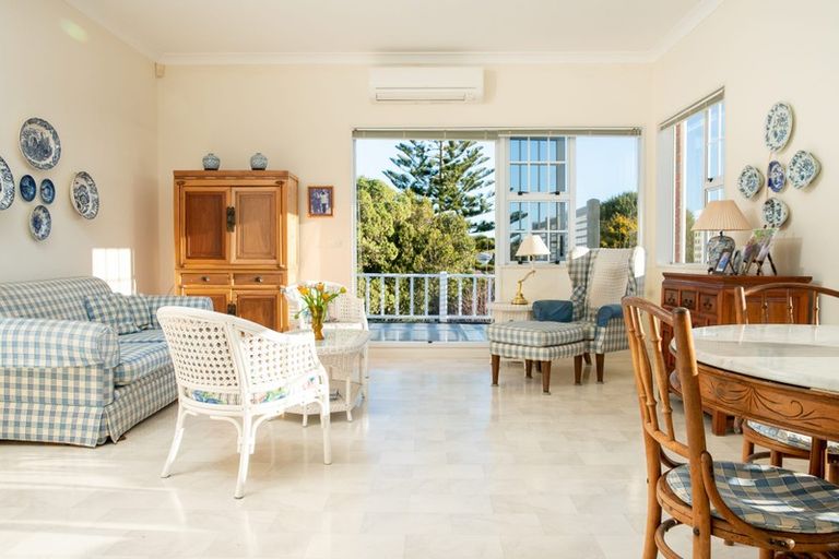 Photo of property in 105 Winara Avenue, Waikanae, 5036