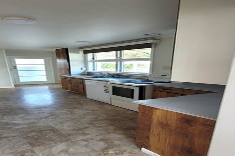 Photo of property in 8 Kitchener Terrace, Moturoa, New Plymouth, 4310