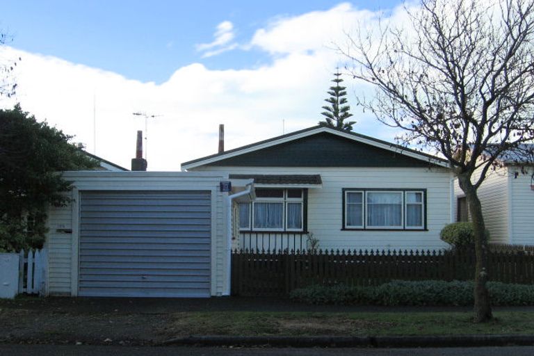 Photo of property in 135 Vigor Brown Street, Napier South, Napier, 4110