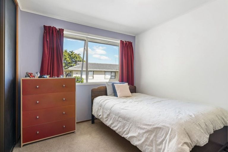 Photo of property in 2/14 Target Road, Totara Vale, Auckland, 0629
