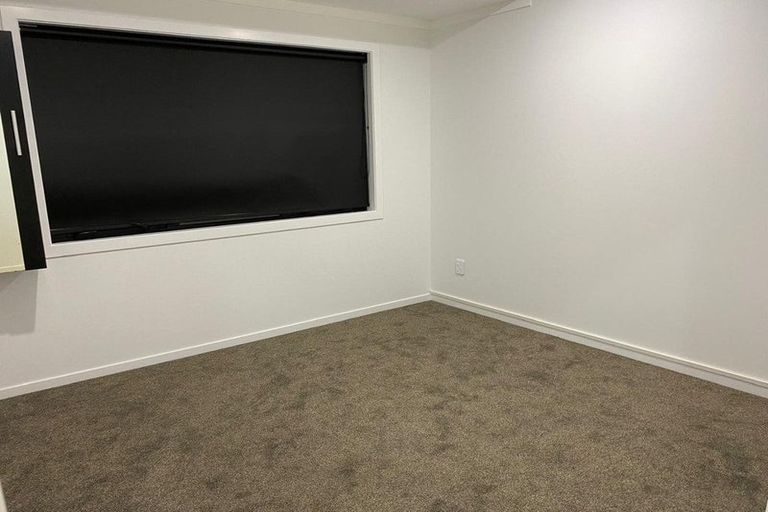 Photo of property in 15a Kiernan Place, Kelston, Auckland, 0602