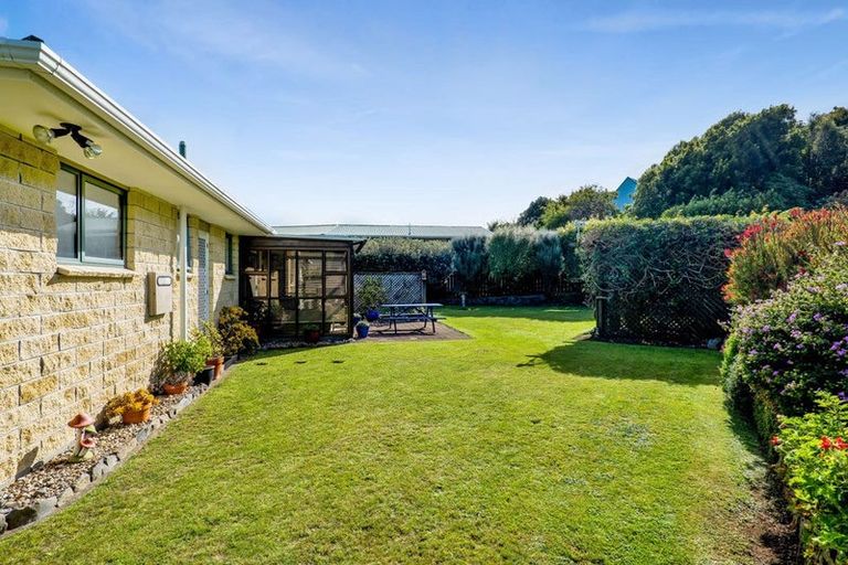 Photo of property in 2 Bronte Place, Whalers Gate, New Plymouth, 4310