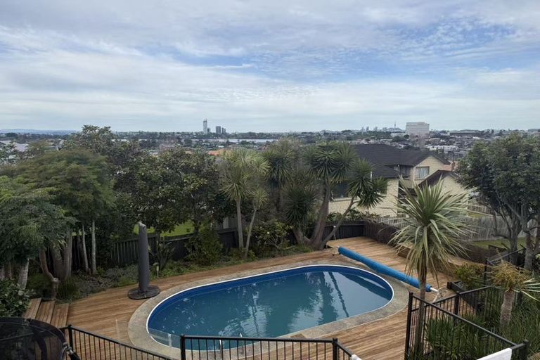 Photo of property in 2/18 Stanley Avenue, Milford, Auckland, 0620