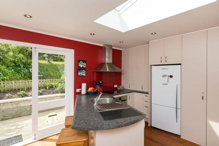 Photo of property in 2a West Road, Northland, Wellington, 6012