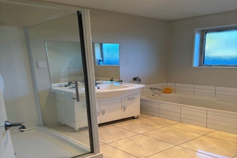 Photo of property in 146b High Street, Oxford, 7430