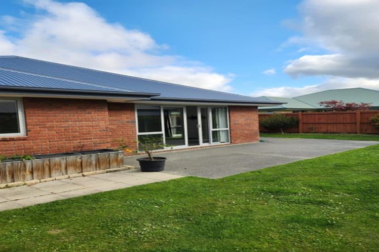 Photo of property in 11 Oakdene Place, Halswell, Christchurch, 8025