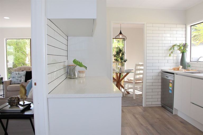 Photo of property in 70 Hutchinsons Road, Bucklands Beach, Auckland, 2014