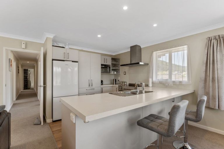 Photo of property in 2 Pukeko Place, Picton, 7220