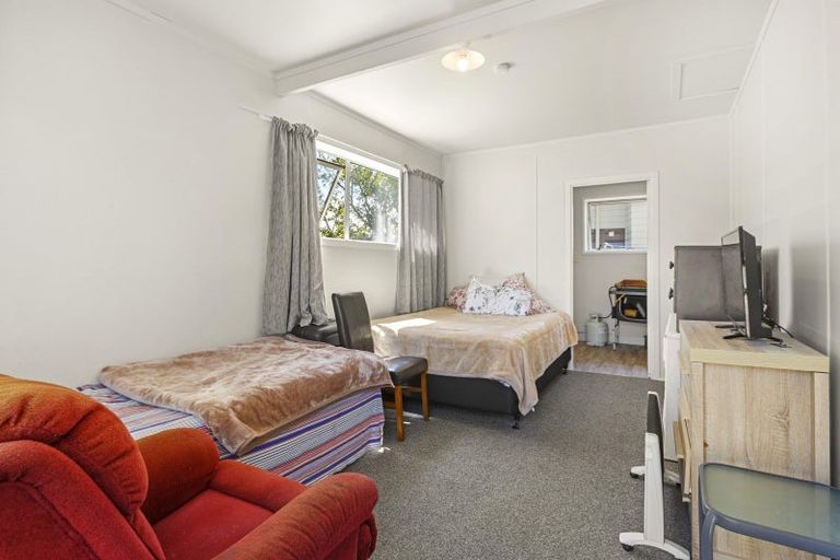 Photo of property in 14 John Street, Raglan, 3225