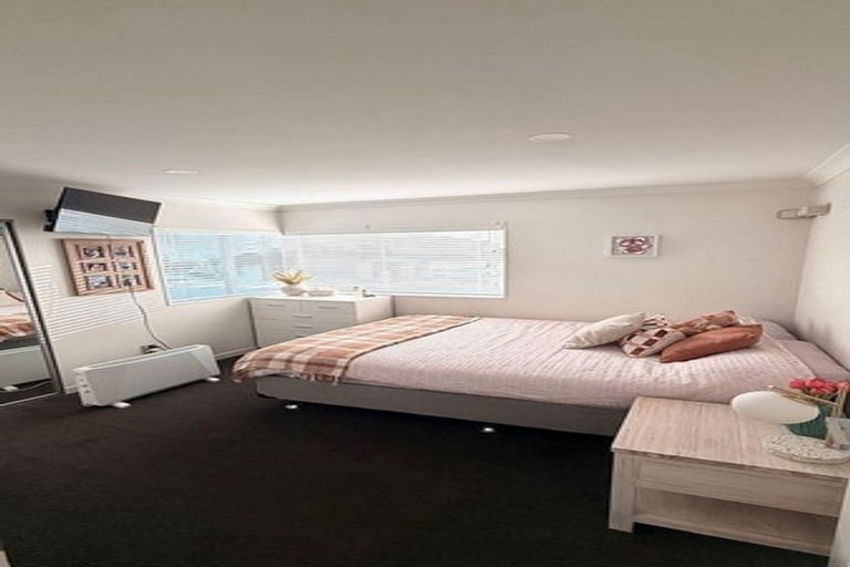 Photo of property in 25 Bejoy Rise, East Tamaki Heights, Auckland, 2016