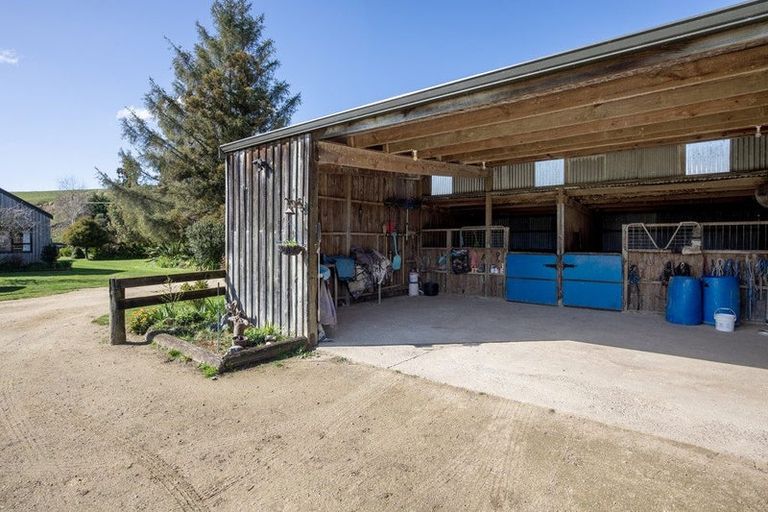 Photo of property in 2966 State Highway 2, Waipukurau, 4281