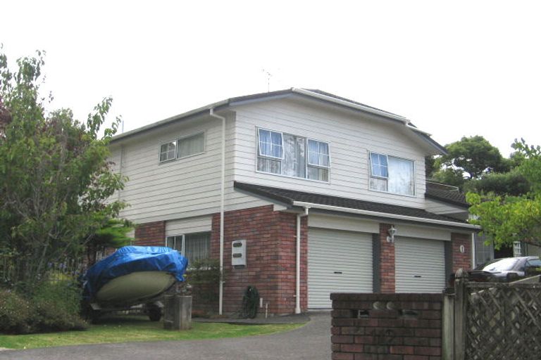 Photo of property in 2/112 Nigel Road, Browns Bay, Auckland, 0630