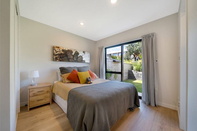 Photo of property in 8 Meritage Lane, Te Atatu South, Auckland, 0610