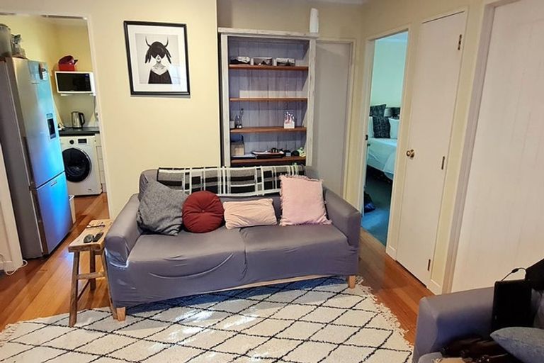 Photo of property in 25 Glenfern Road, Mellons Bay, Auckland, 2014