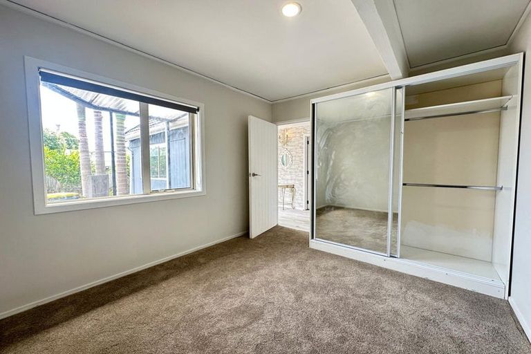 Photo of property in 47a Taikata Road, Te Atatu Peninsula, Auckland, 0610