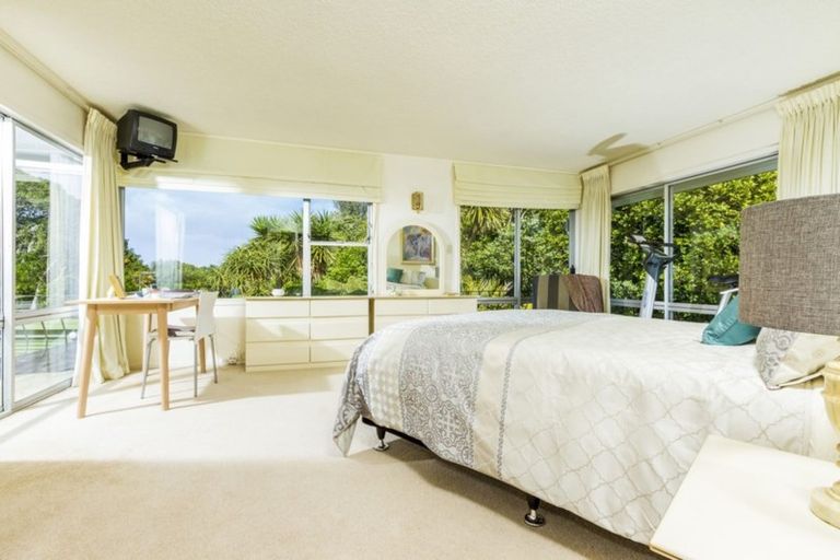 Photo of property in 25 Sylvan Park Avenue, Milford, Auckland, 0620