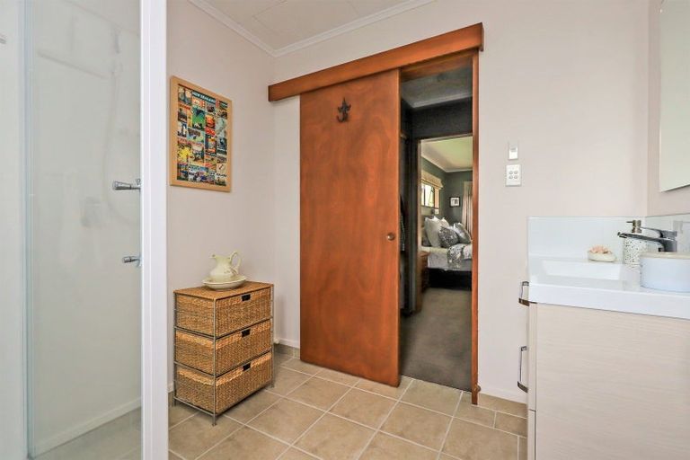 Photo of property in 38 Kent Terrace, Taradale, Napier, 4112